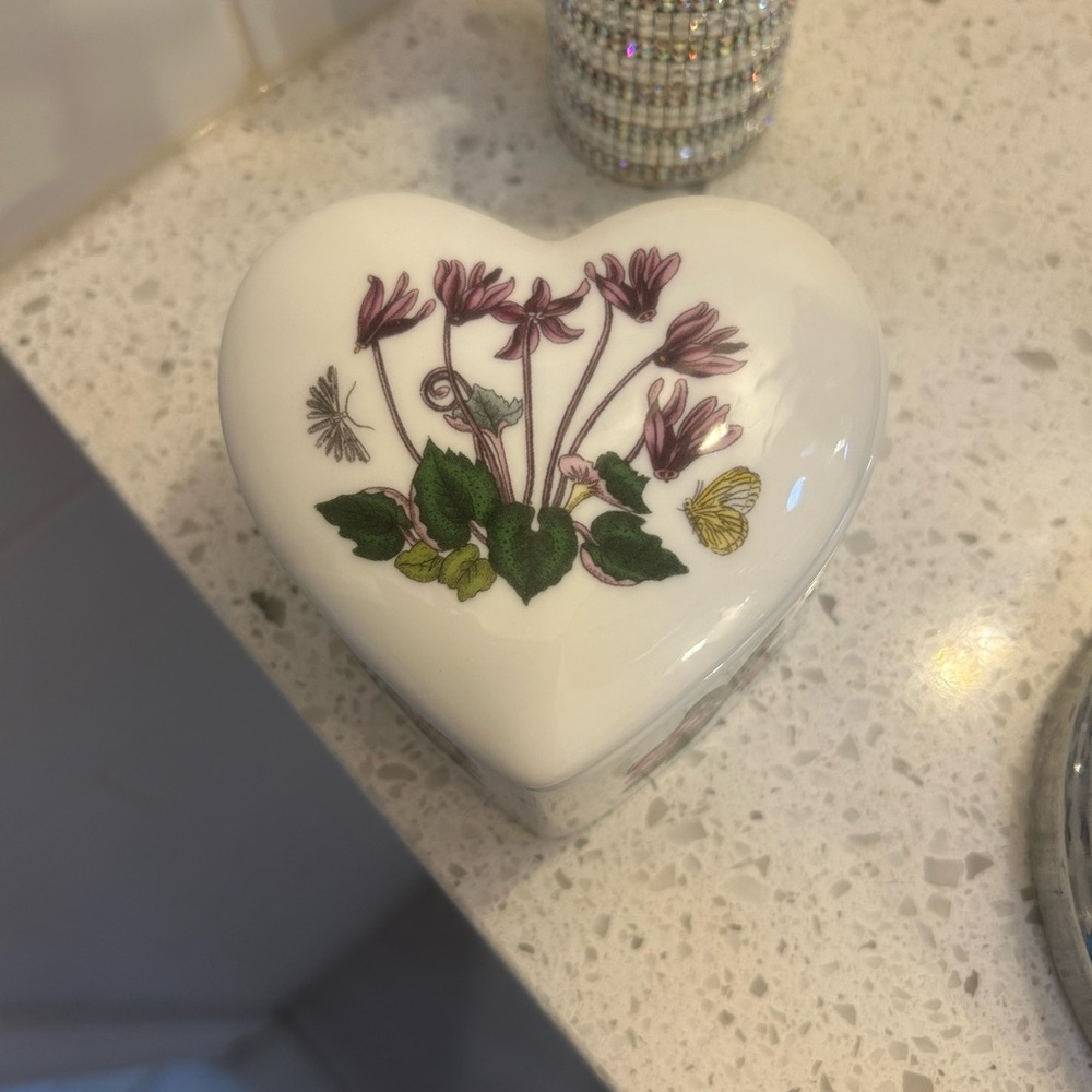 A Portmeirion Botanic Garden Trinket Box